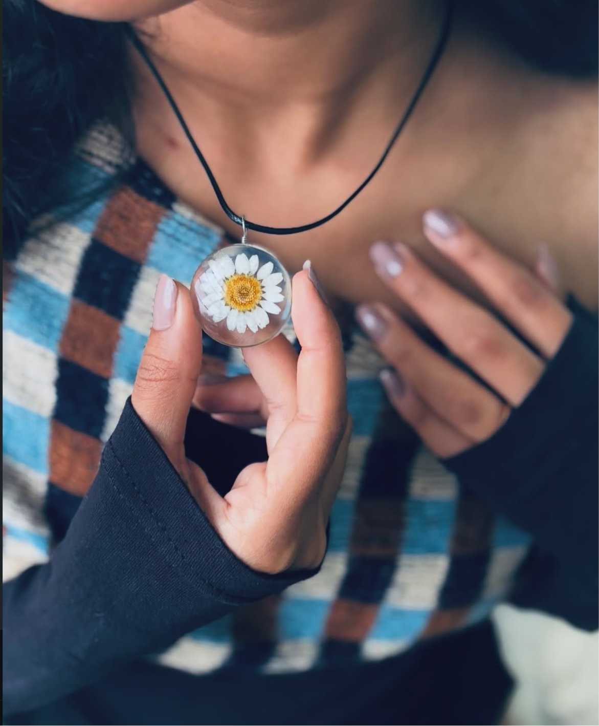 Daisy Flower pendant With Thread