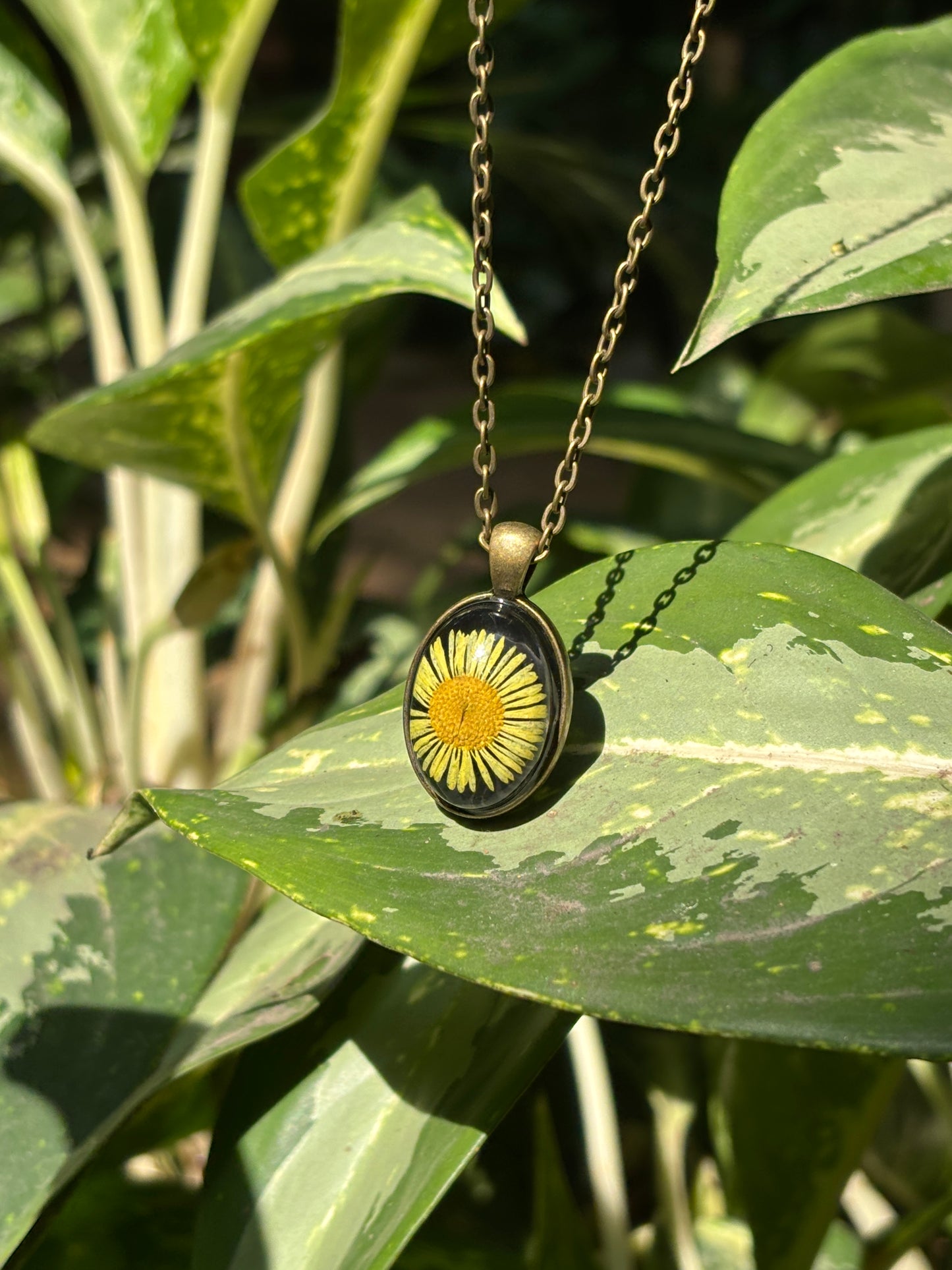 Vintage Aster pendant with chain