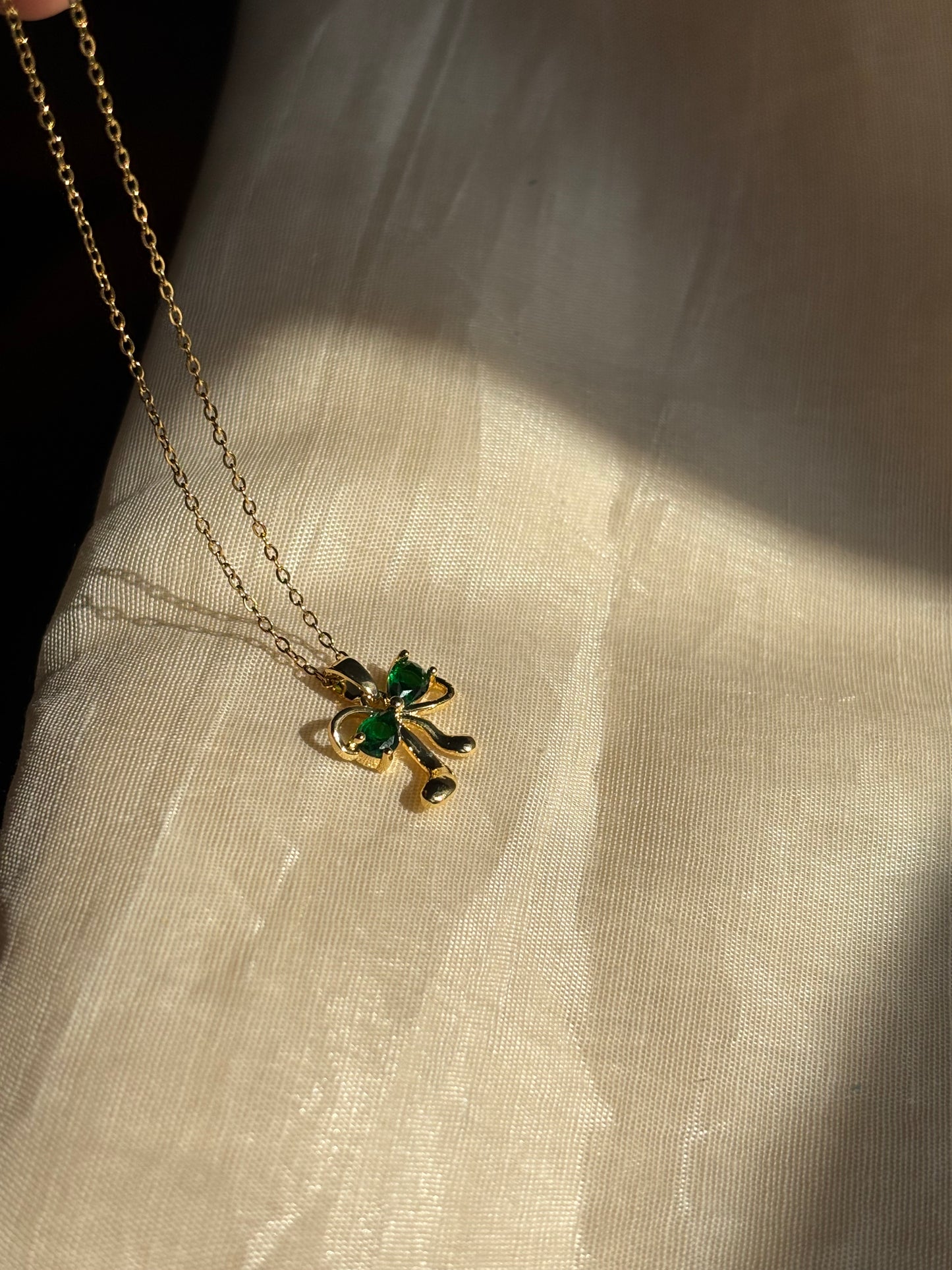 Bow Pendant With chain