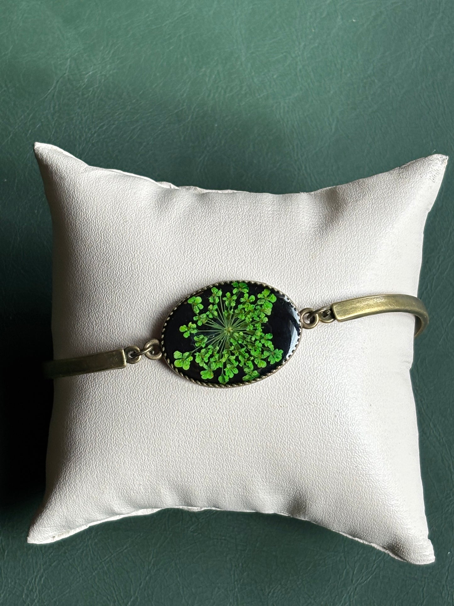 Green Ammi Majus Flower Bracelet