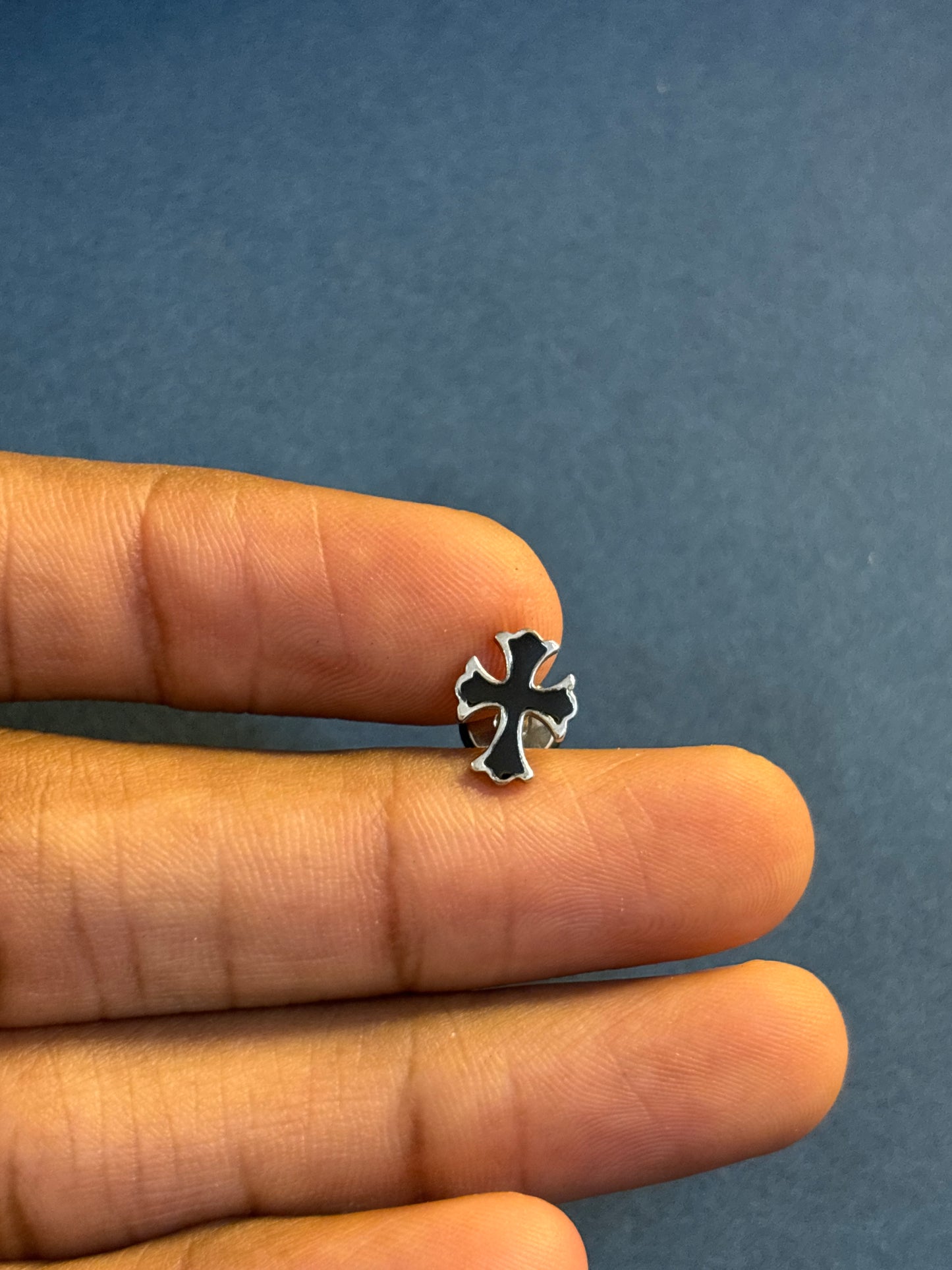 Cross stud