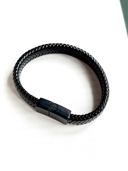 Black Magnet leather band for men