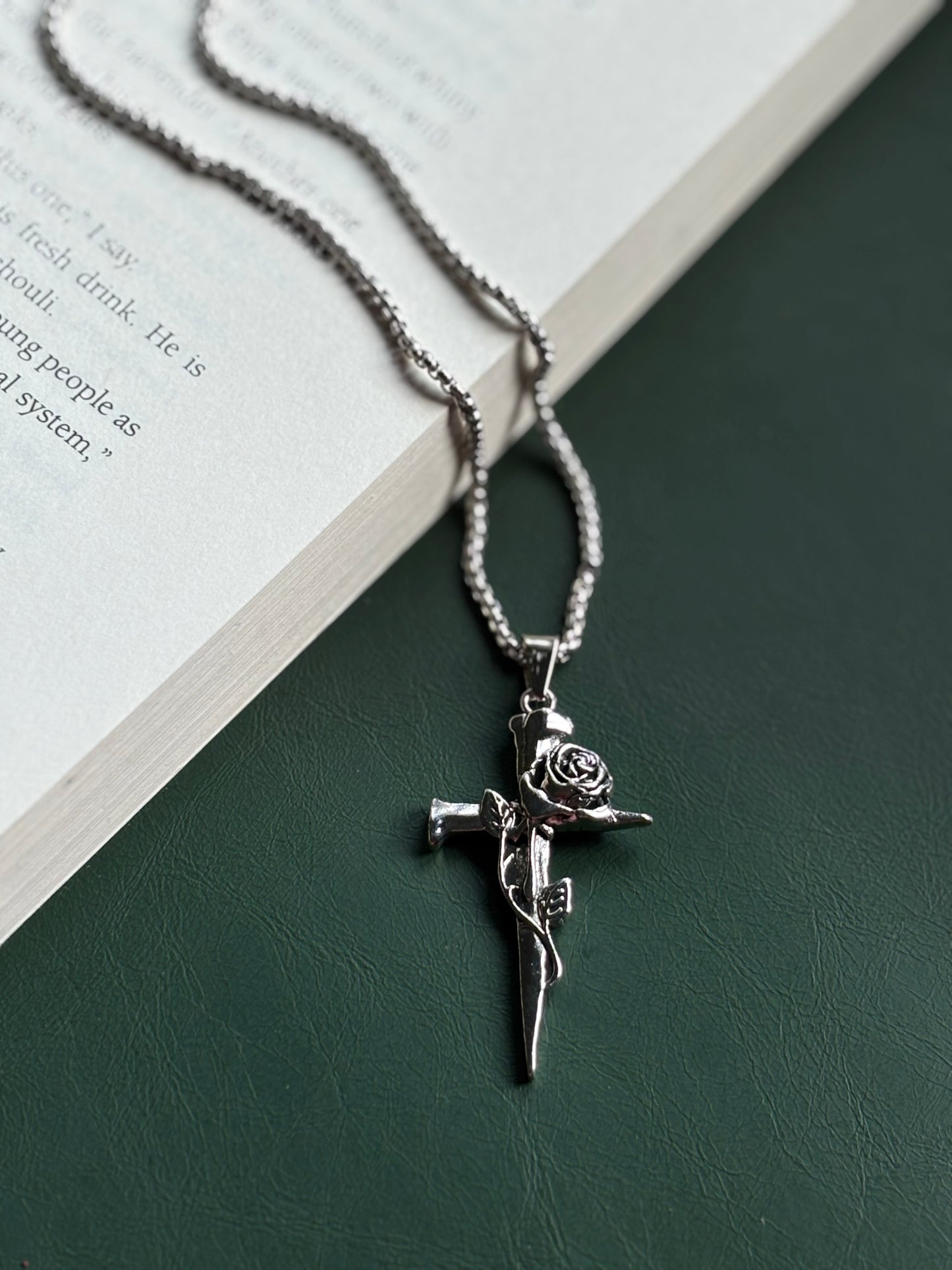 Gothic Cross Pendent With chain