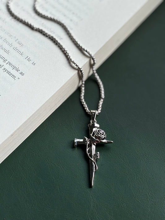 Gothic Cross Pendent With chain
