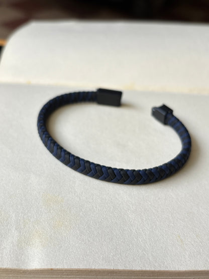 Hand band for me with magnet
