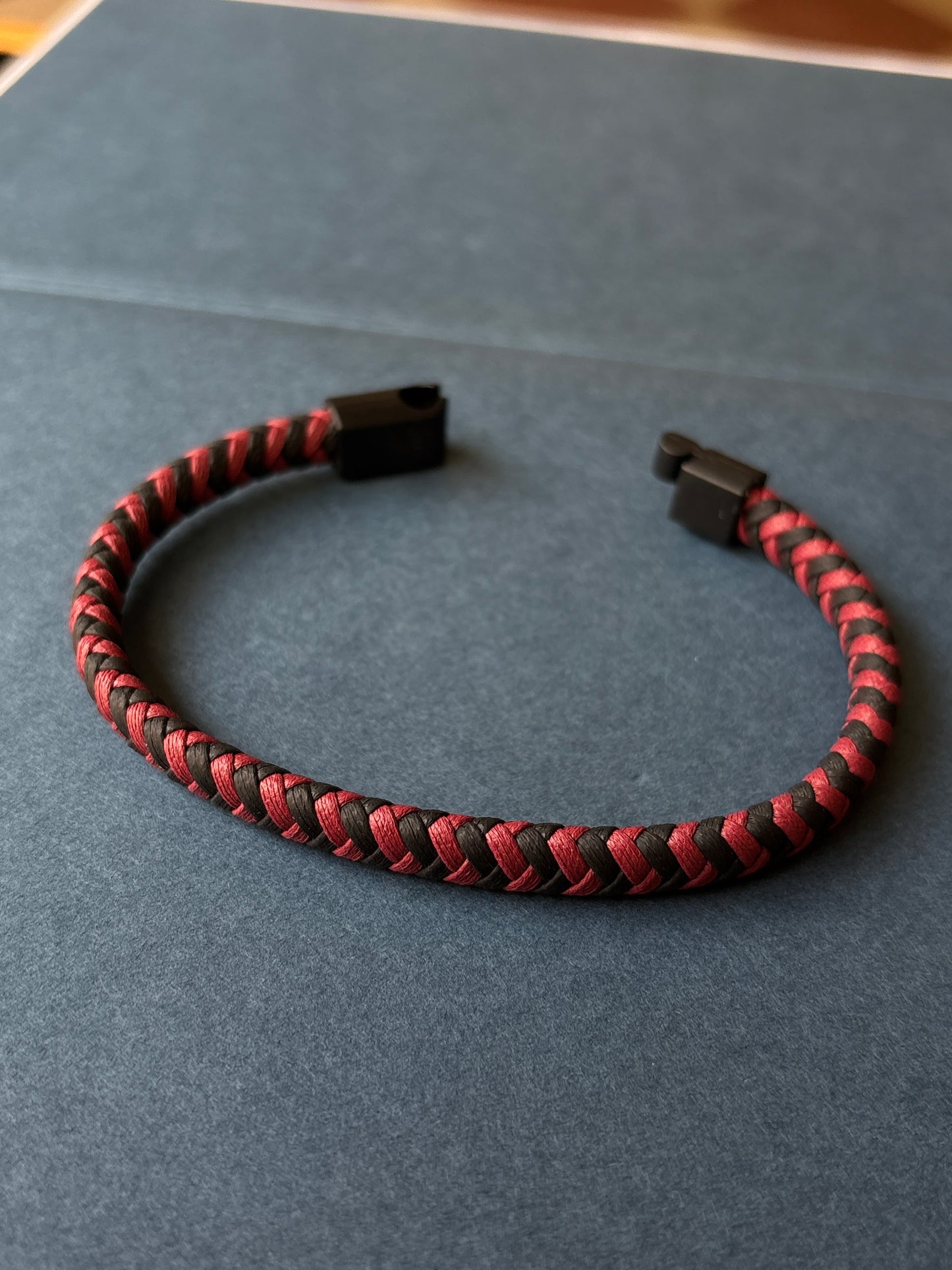Hand Band with Magnet