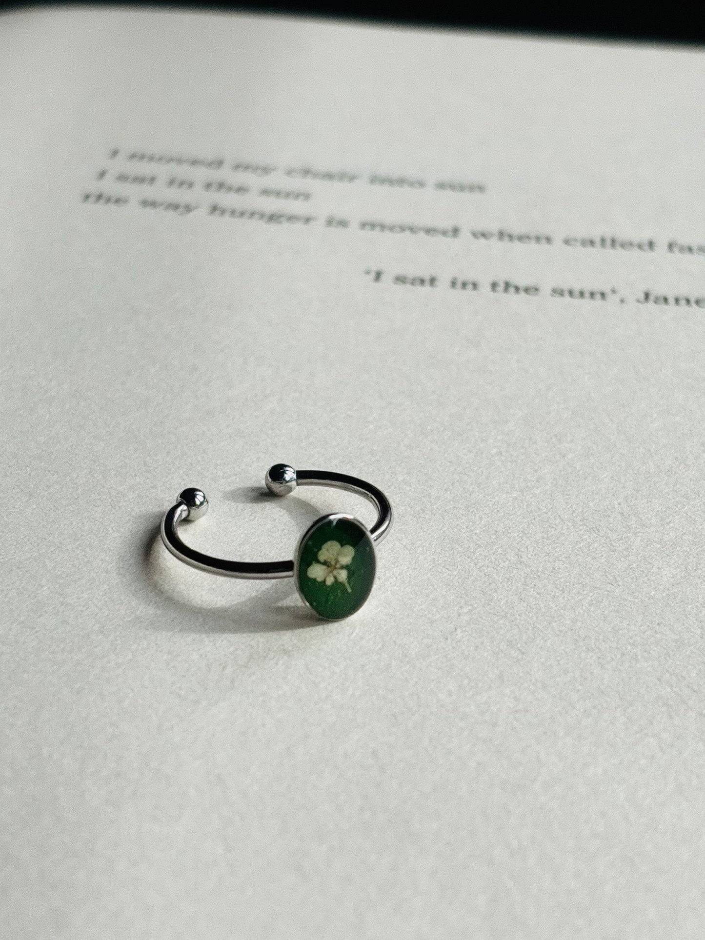 Anne lace white Flower Oval Ring