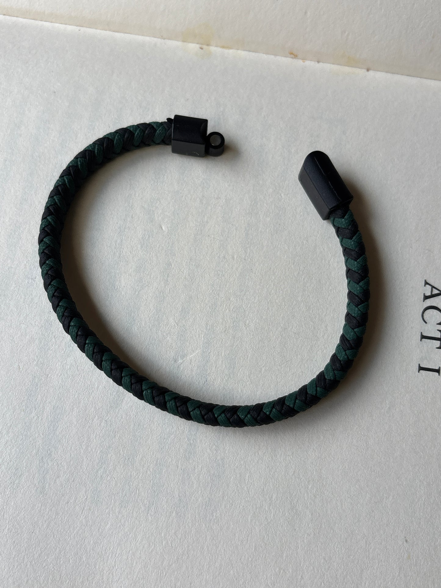 Hand band for me with magnet