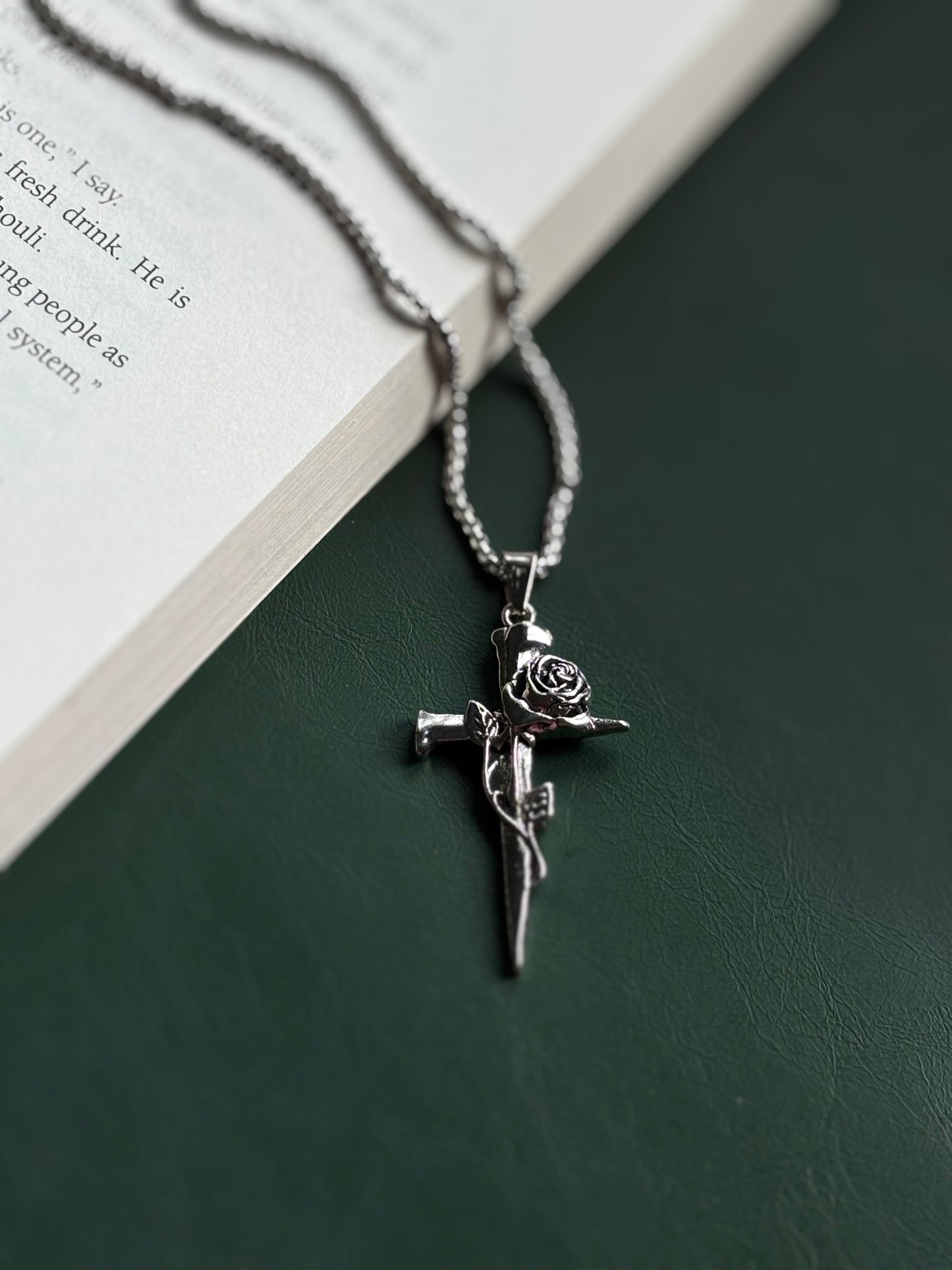 Gothic Cross Pendent With chain