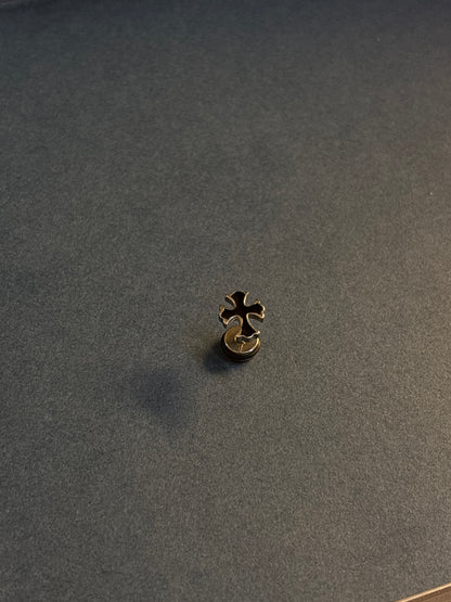 Cross stud