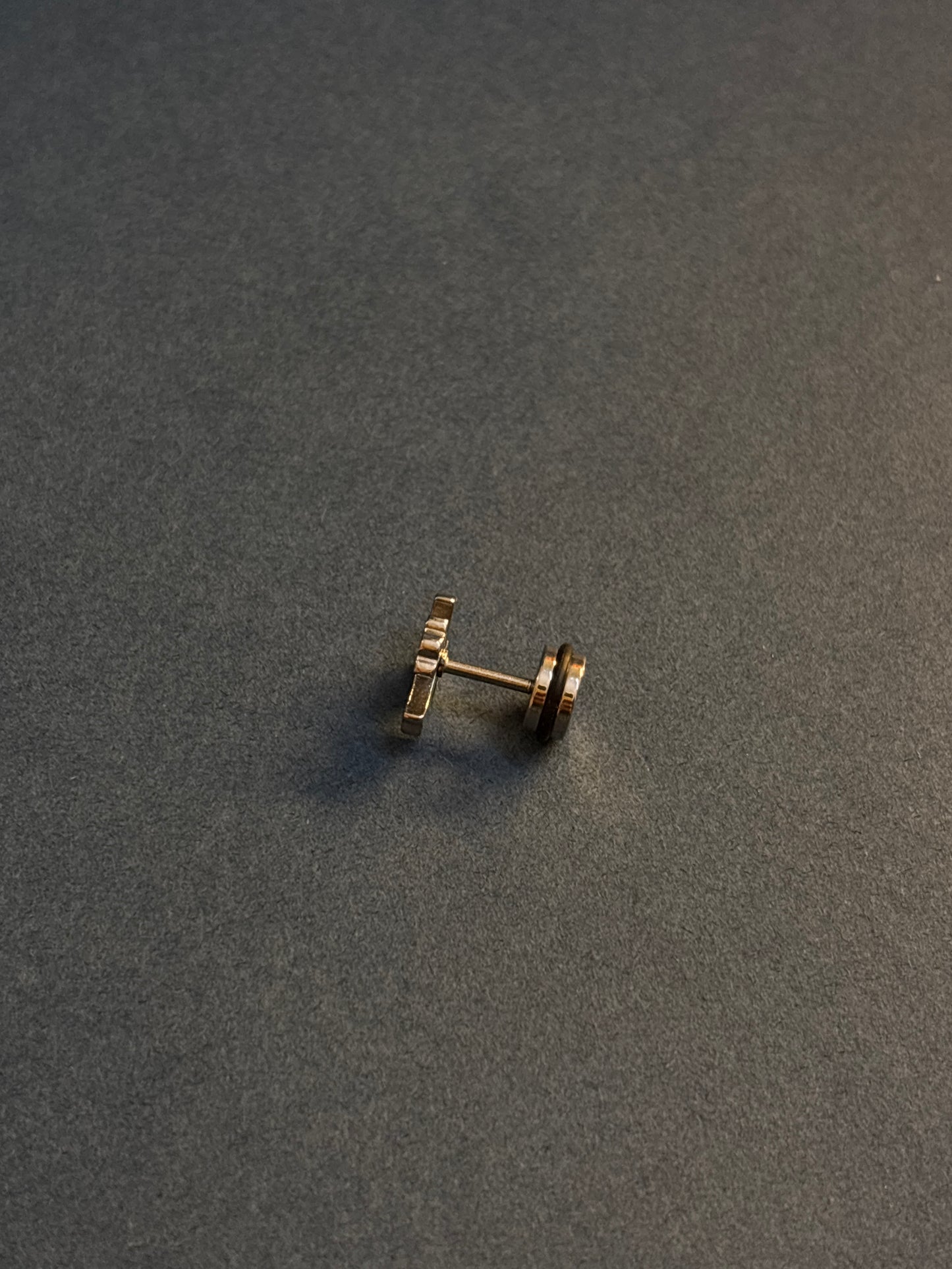 Cross stud