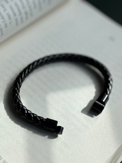 Black leather Band with magnet