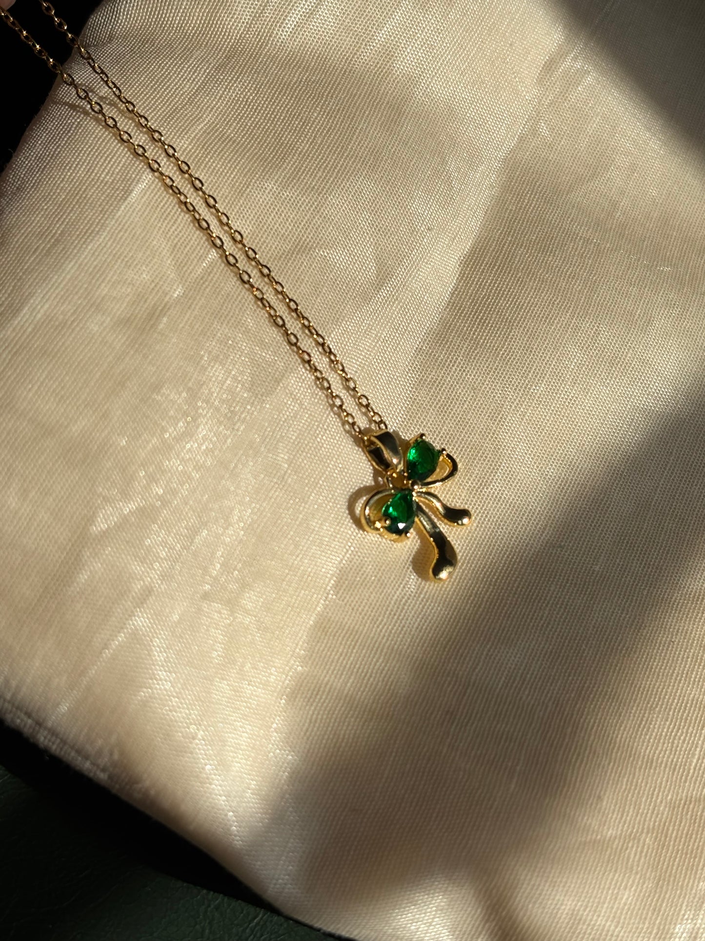 Bow Pendant With chain