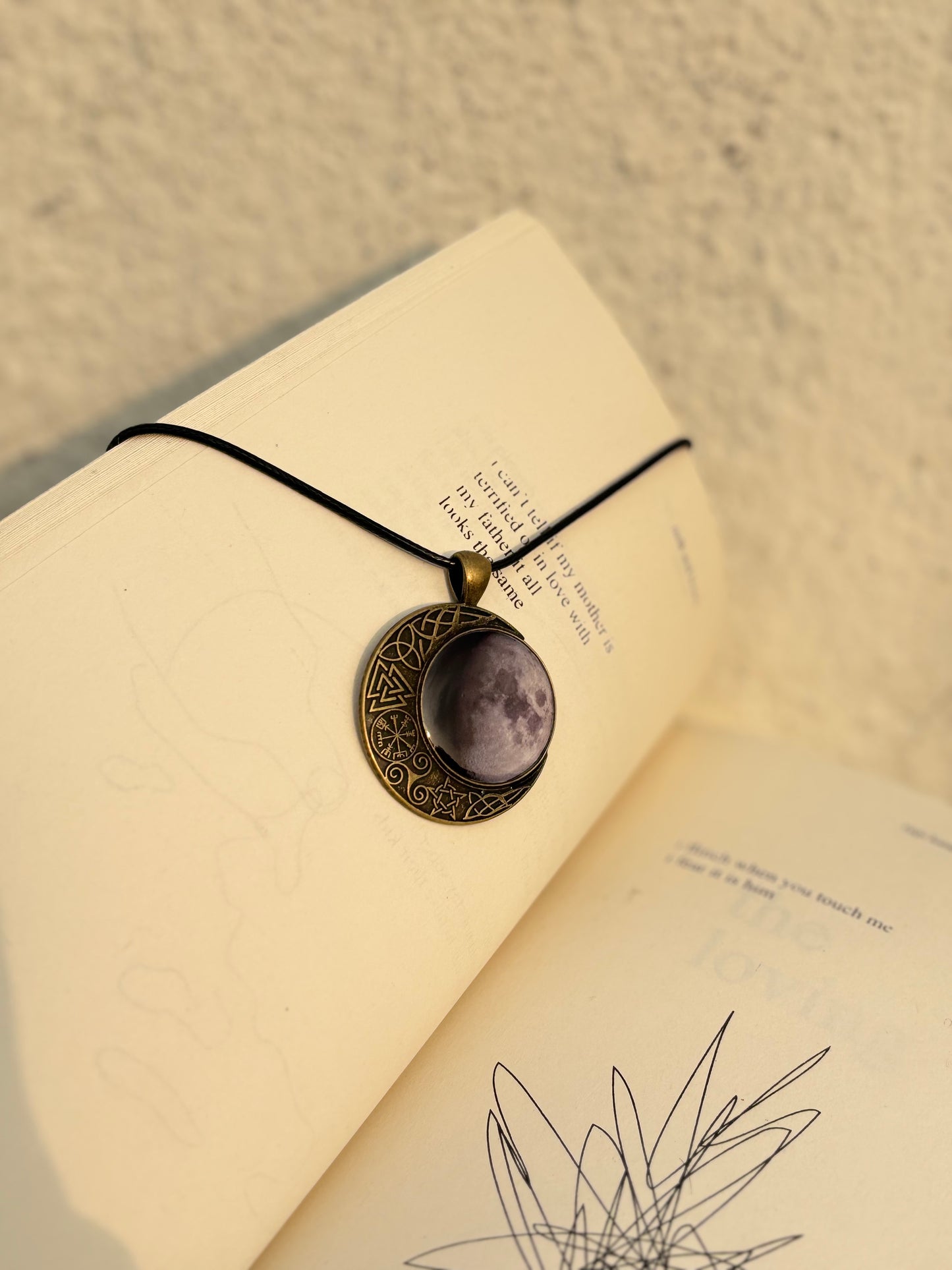 Vintage Moon pendant With Thread
