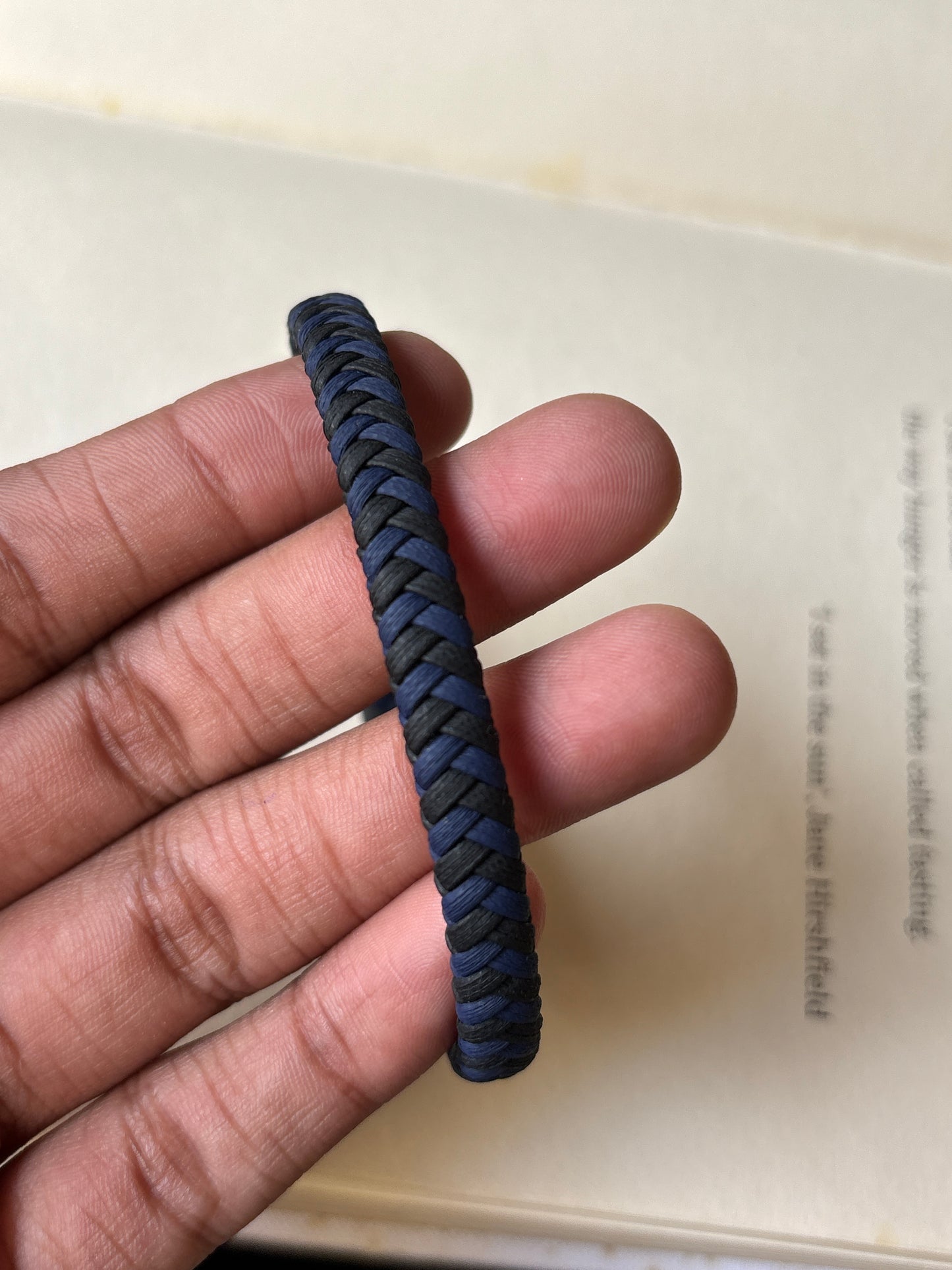 Hand band for me with magnet
