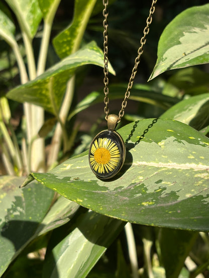 Vintage Aster pendant with chain