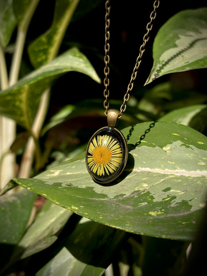 Vintage Aster pendant with chain