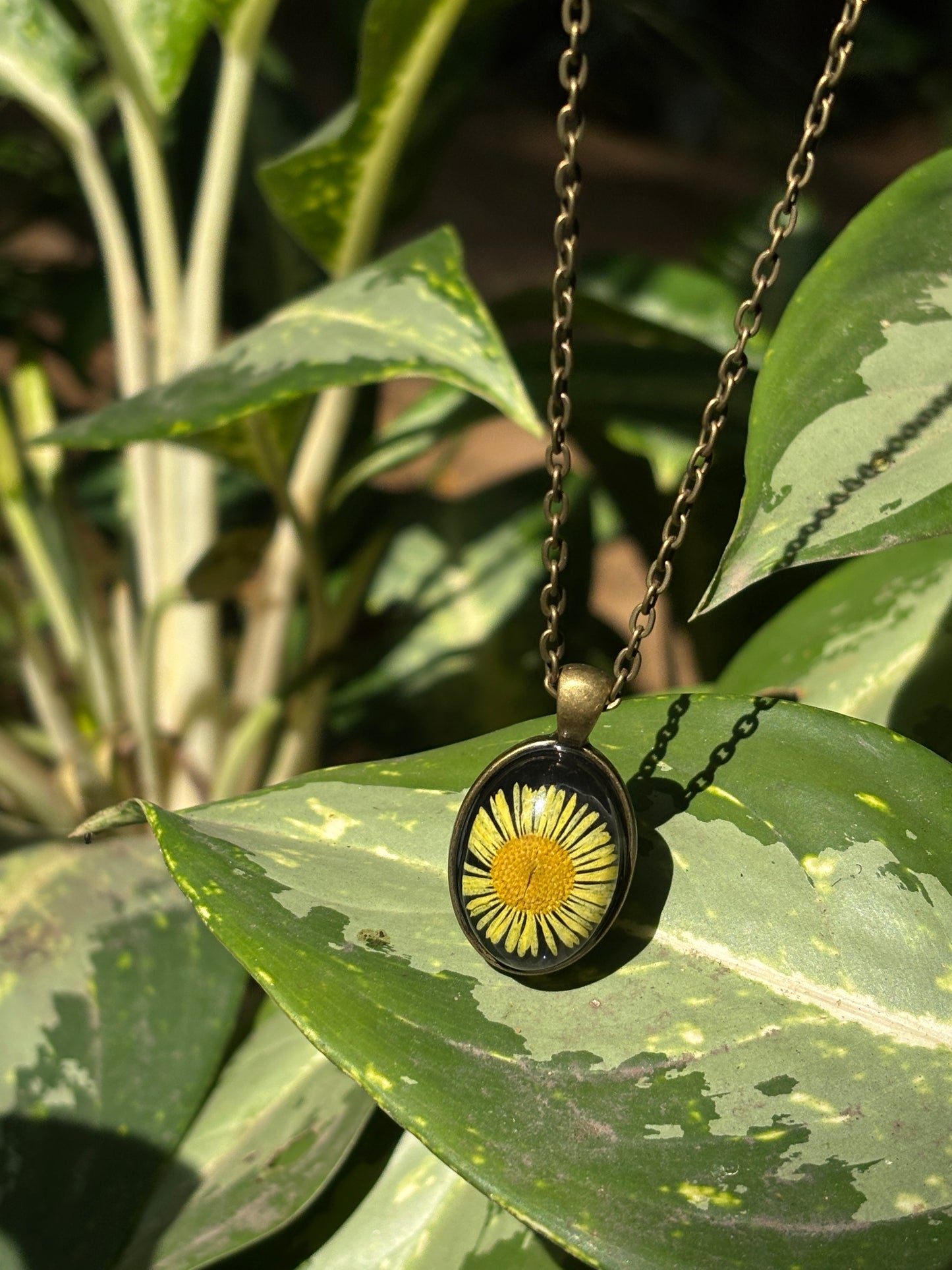 Vintage Aster pendant with chain