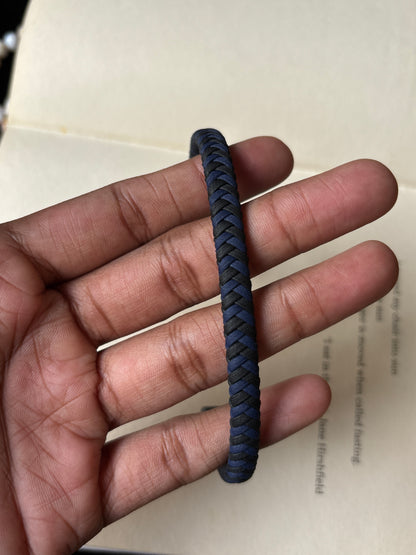 Hand band for me with magnet