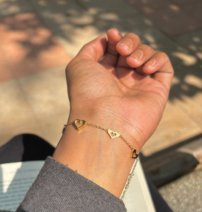 Minimal heart design bracelet