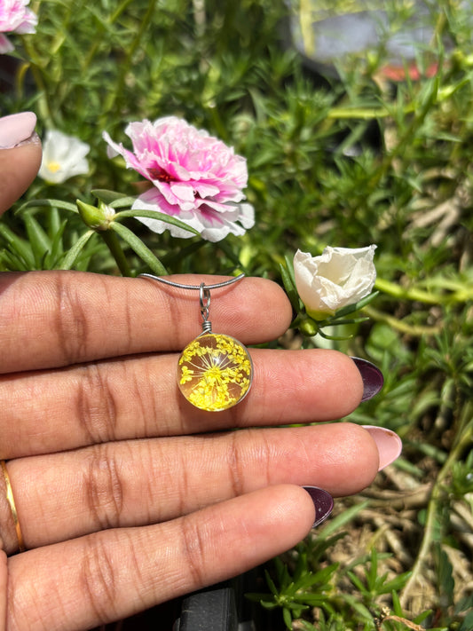 Ammi Majus Flower pendant with Chain